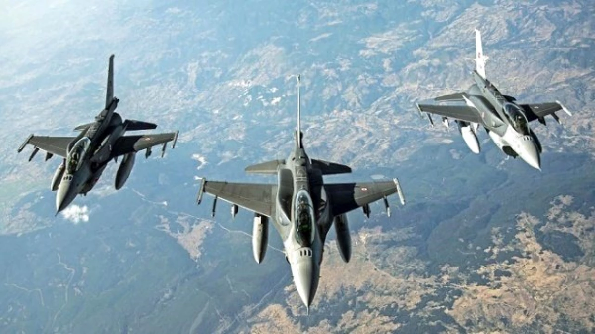 Türk Silahlı Kuvvetlerine Ait Savaş Uçaklarıyla Irak\'ın Kuzeyinde Avaşin-Basyan Bölgesine...