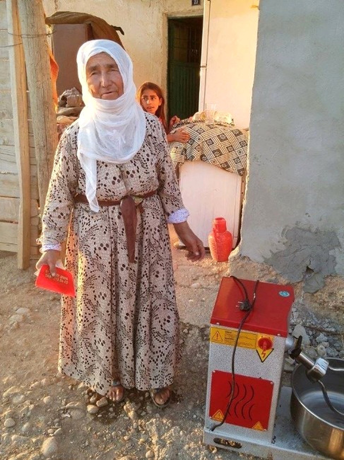 7 Öksüz Torununa Bakan Gökalp, Hamur Makinesine Kavuştu