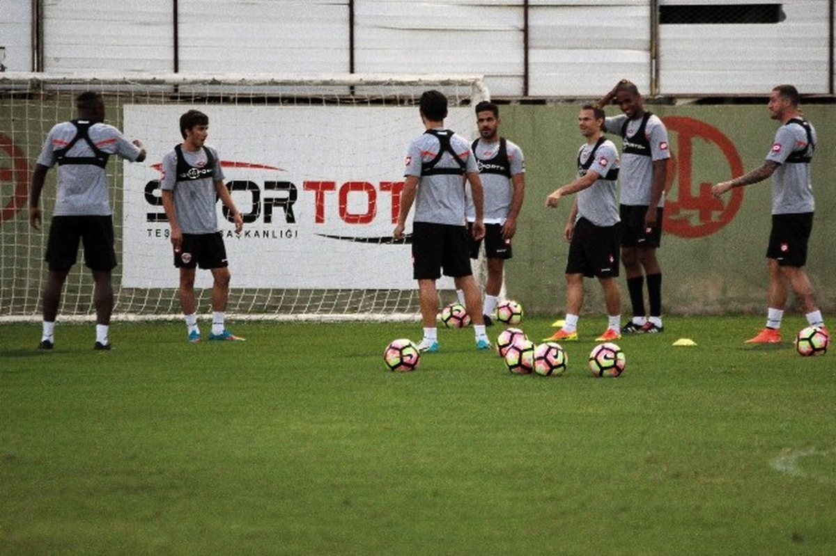 Adanaspor\'un Yeni Teknik Direktörü Krunoslav Jurcic Kente Geldi