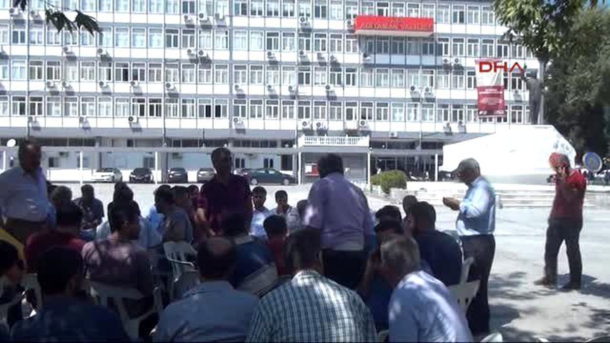 Adıyaman Tütünlerine El Konulan Çiftçiler, Valilik Bahçesinde Eylem Yaptı