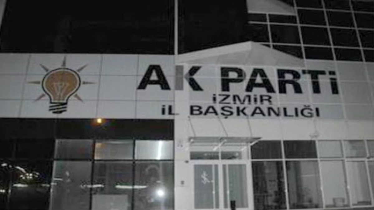 AK Parti İzmir\'de 3 İlçe Başkanı İstifa Etti