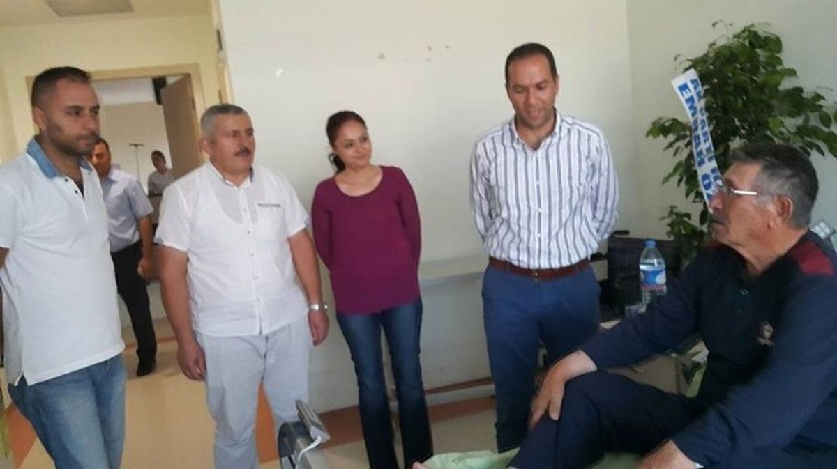Ak Partiden, Halisdemir\'in Babasına Geçmiş Olsun Ziyareti