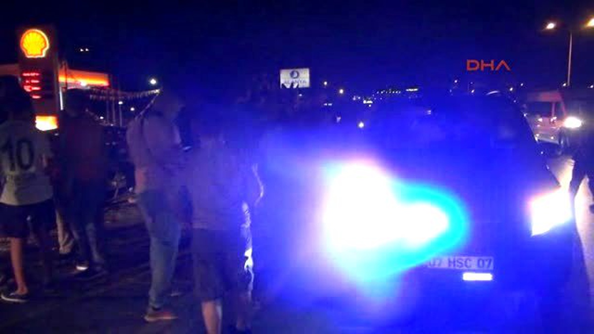 Alanya\'ya Gelen Vagner Love Sözleşme İmzalıyor