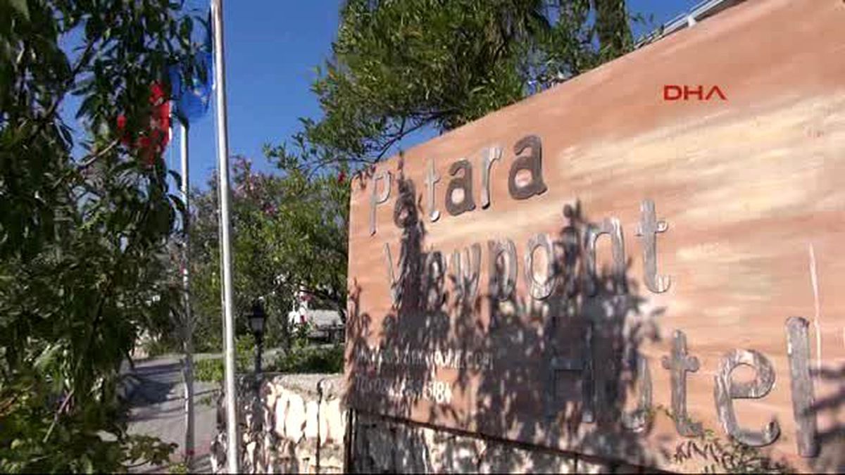 Antalya Otelinde 1000\'in Üzerinde Eski Eseri Sergiliyor