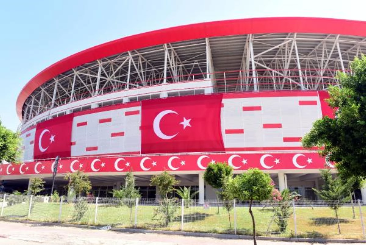 Antalya Stadı\'nda Yüksek Düzeyli Güvenlik Önlemi