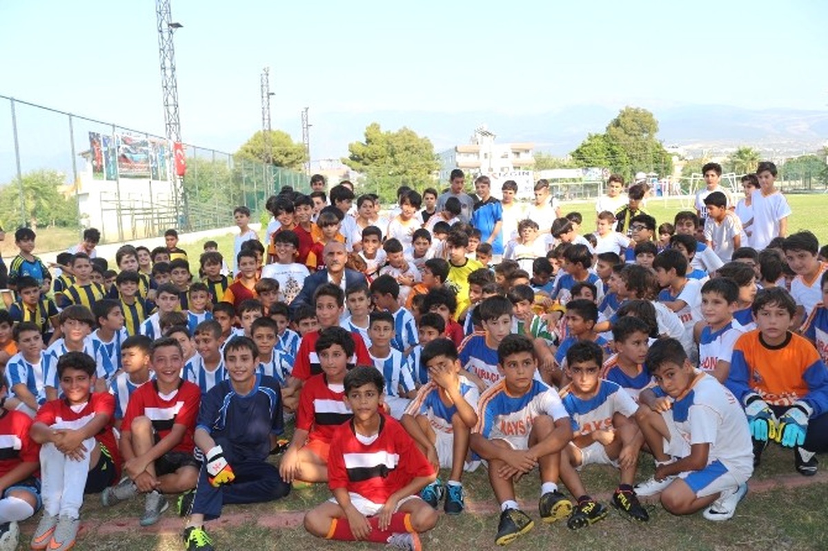 Arsuz\'da 300\'ü Aşkın Minik Futbolcu Şenlikte Buluştu