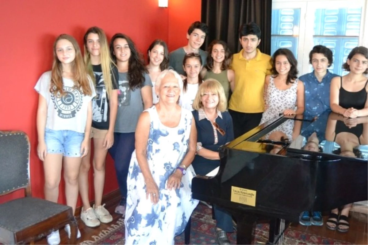 Ayvalık\'ta Dünyaca Ünlü Piyanist İdil Biret Piyano Masterclasslarına Başladı