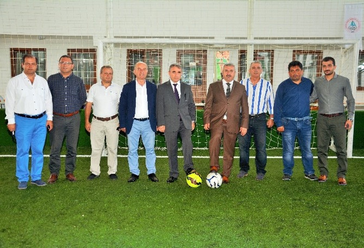 Başkan Baran, Yarımca Spor Tesisleri\'nde İnceleme Yaptı