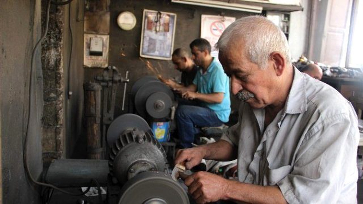 Bıçaklar Bayrama Bileniyor