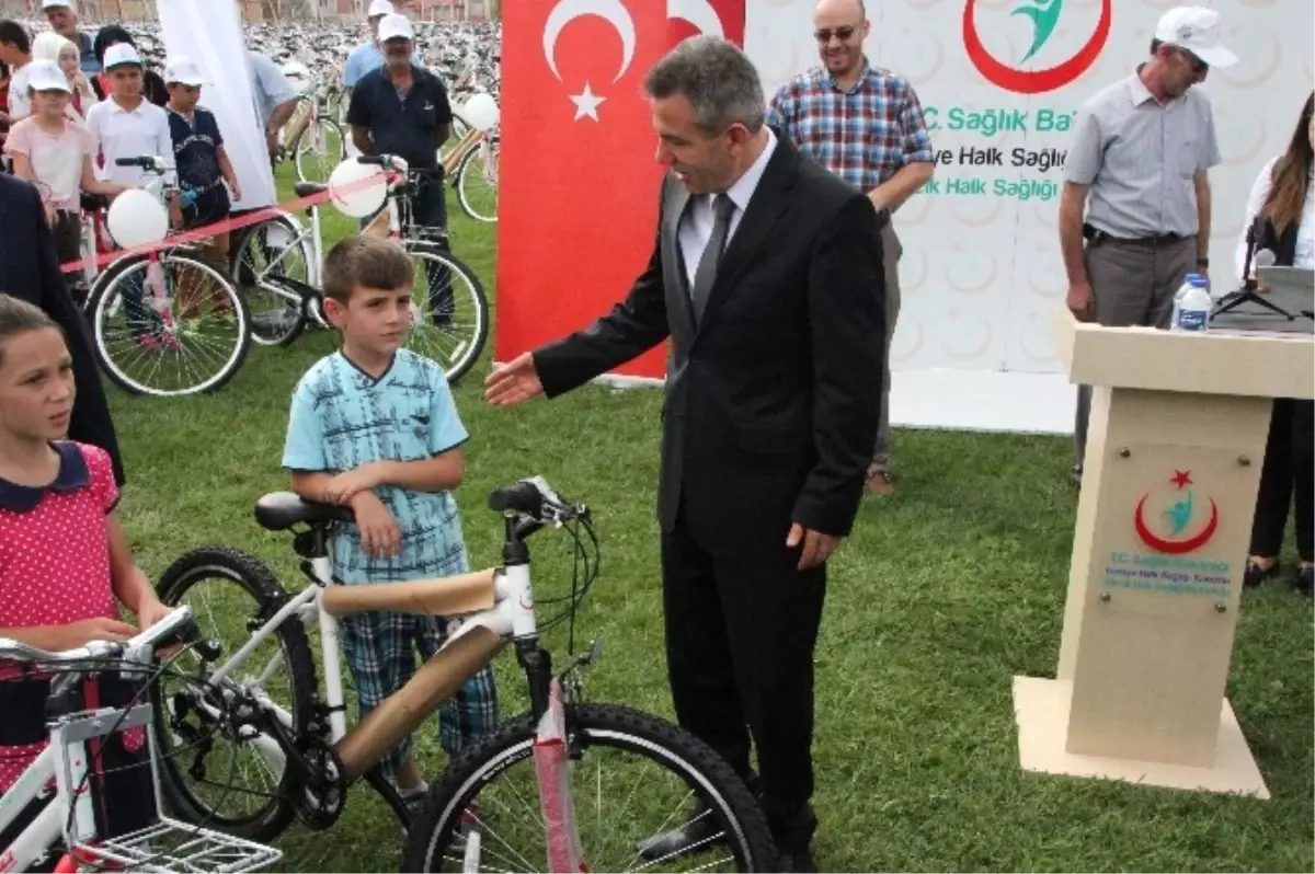 Bilecik\'te Bin 174 Bisiklet Dağıtıldı