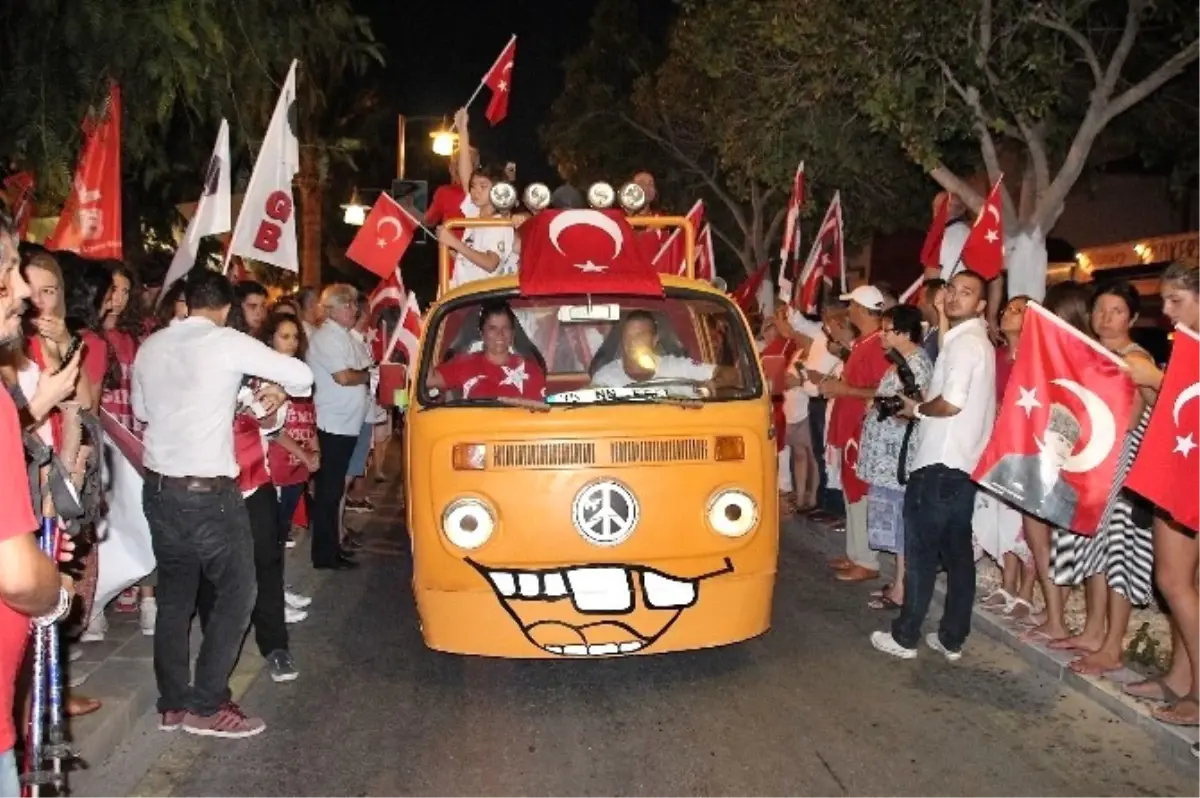 Bodrum Kırmızı Beyaza Büründü