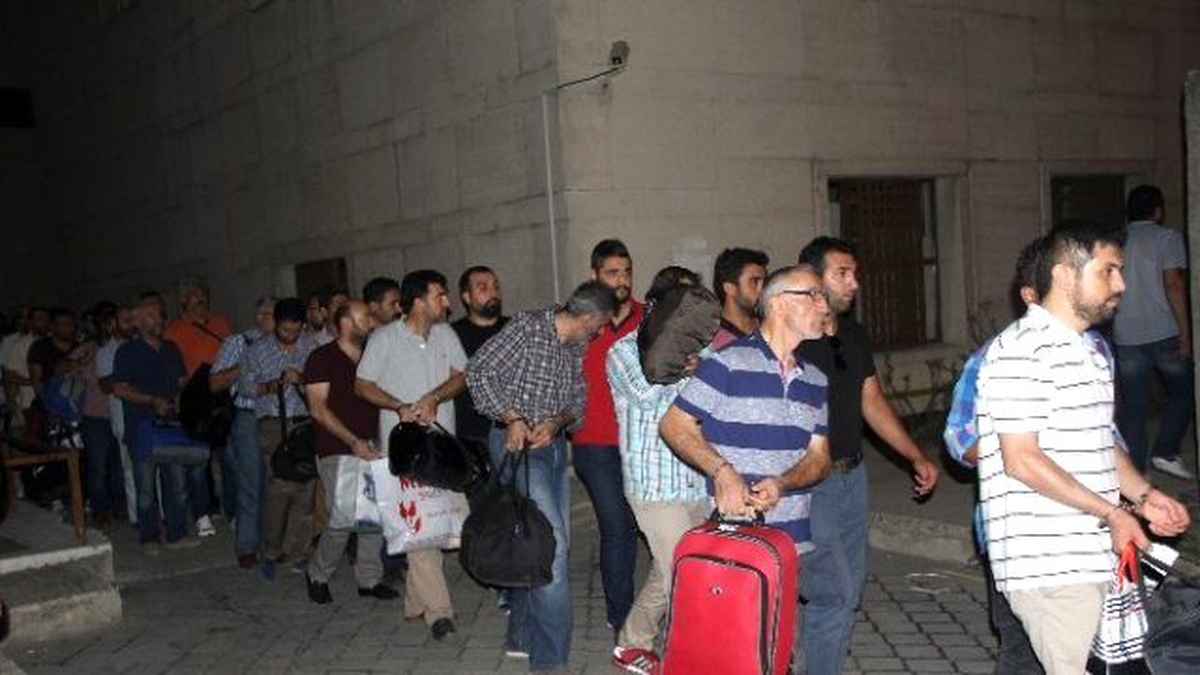Bursa\'da Adliyeye Sevk Edilen 12 Fetö İmamından 11\'i Tutuklandı