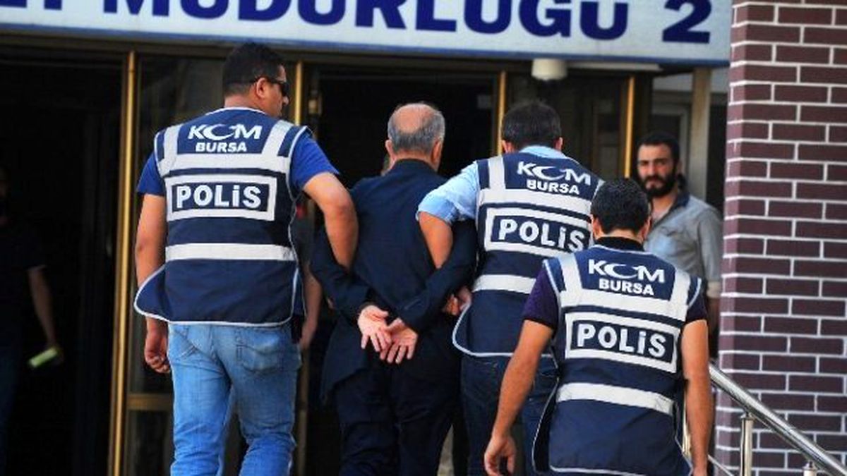 Uludağ Üniversitesi\'nde Görevli 12 Akedemisyen ve Memur Gözaltına Alındı