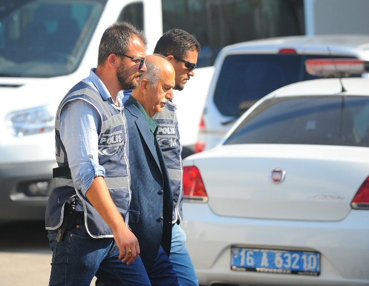 Bursa Eski Valisi Harput\'un Üzerinden Çıkan Arapça Notu Fetullah Gülen Yazmış