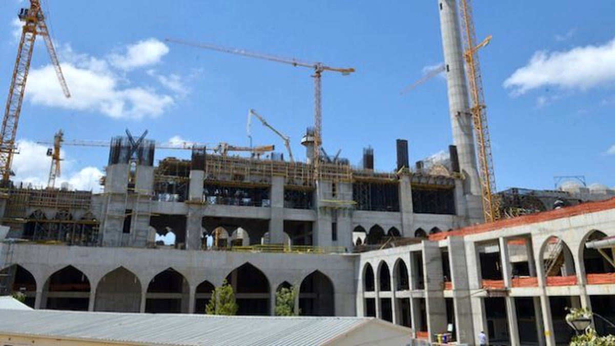 Camii ve Külliye İnşaatı Hızla Yükseliyor