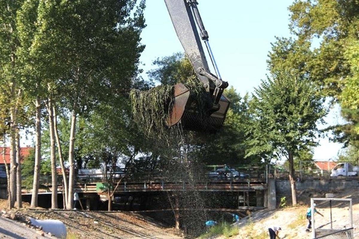 Çark Deresi, Büyükşehir Ekipleri Tarafından Temizleniyor