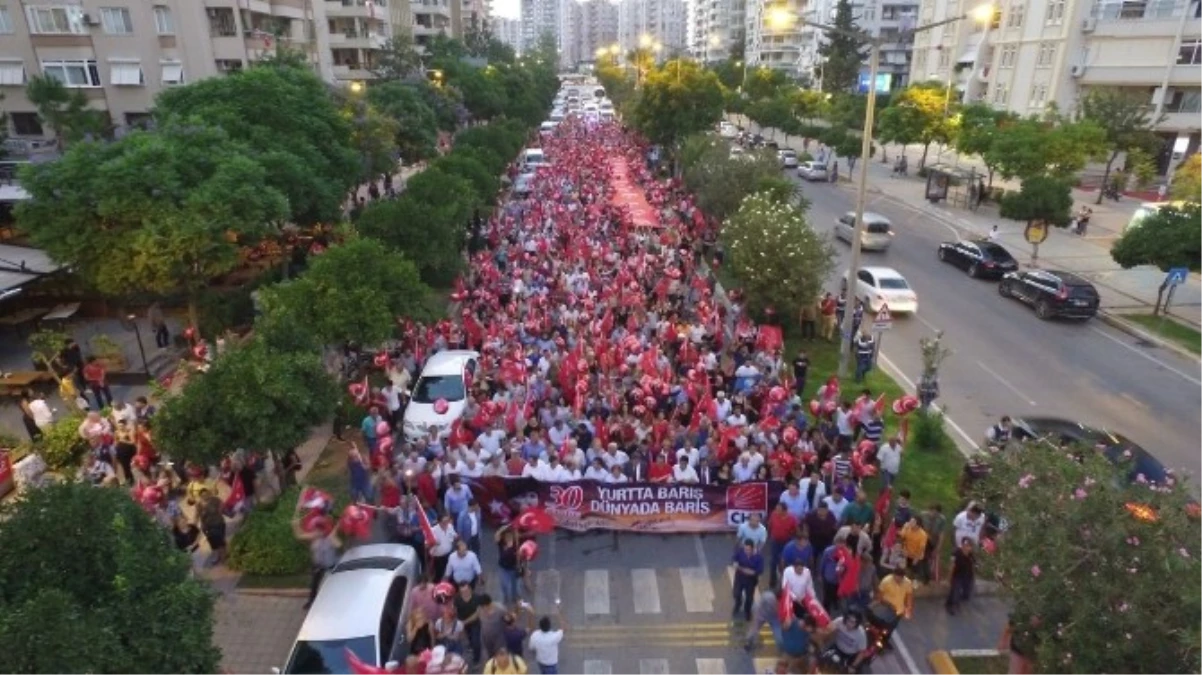 CHP\'liler, Cumhuriyet, Atatürk ve Şehitler İçin Yürüdü