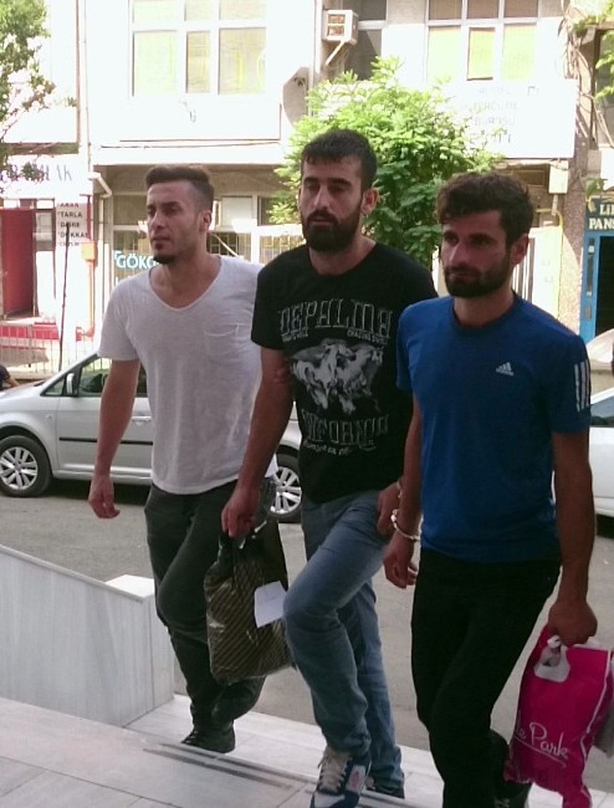 Çorlu\'da Terör Örgütü Üyesi Olduğu İddiası ile Gözaltına Alınan 3 Kişi Adliyeye Sevk Edildi