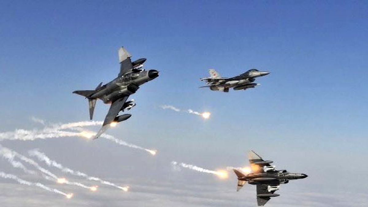 Çukurca\'da Savaş Uçakları, Terör Örgütü PKK Hedeflerini Vurdu