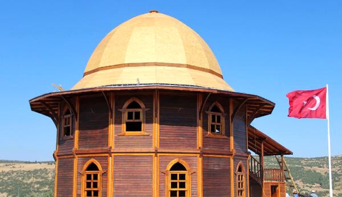 Demokrasi ve Şehitler Parkı\'na Ahşap Cami