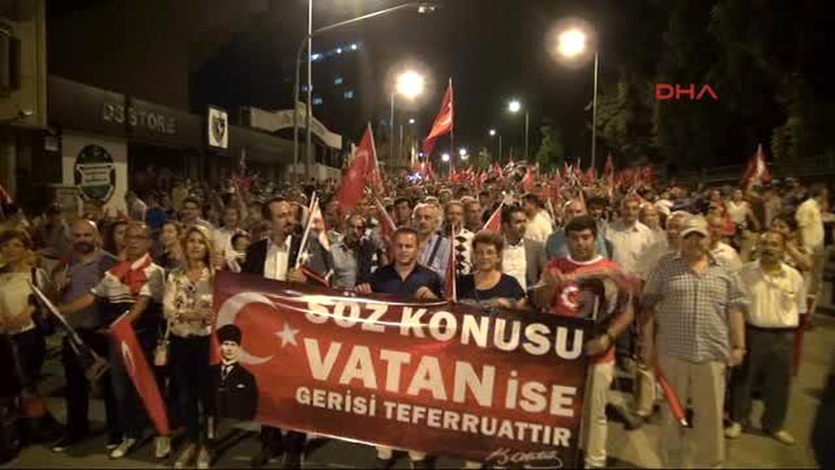 Denizli\'de Binlerce Kişi Cumhuriyet İçin Yürüdü