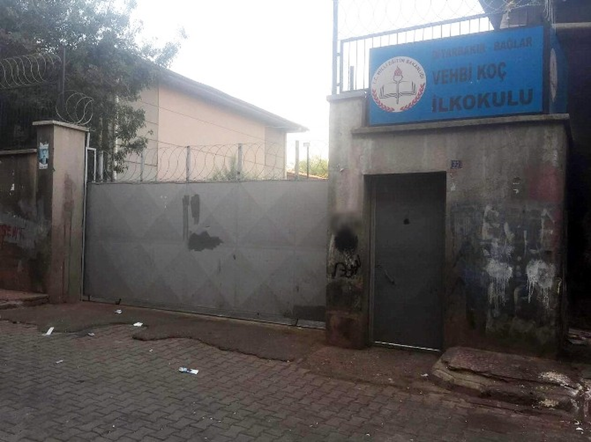 Diyarbakır\'da Okul Yakılmak İstendi