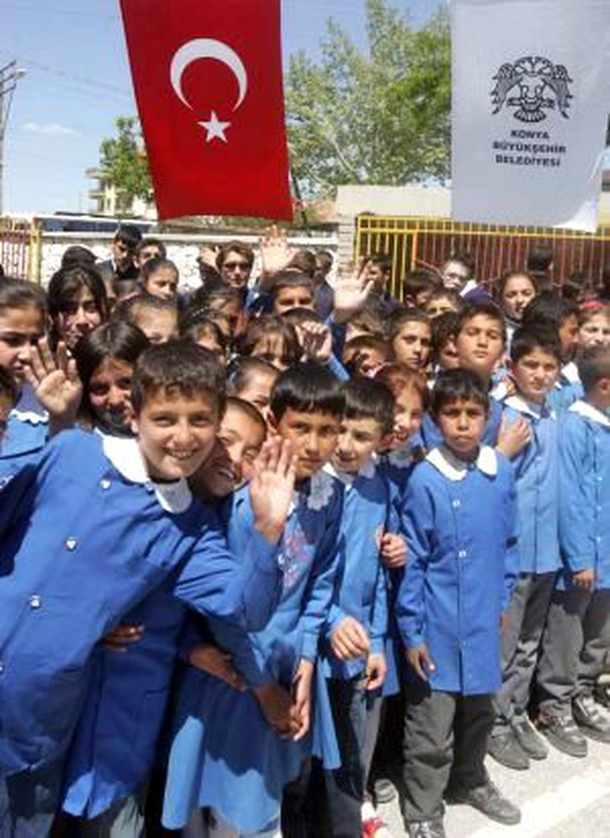 Kuşadası Belediyesi\'nden Öğrenim Yardımı