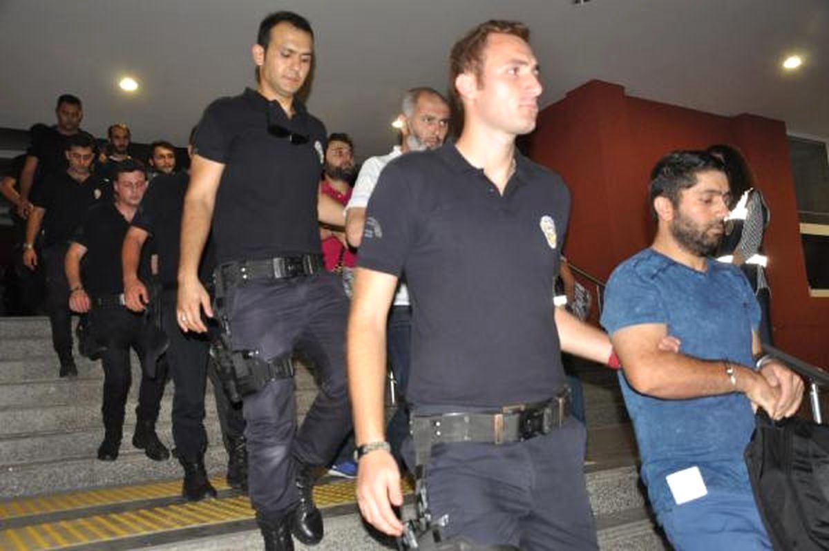 Fetö Şüphelisi 25 Polis Adliyeye Sevk Edildi (2)