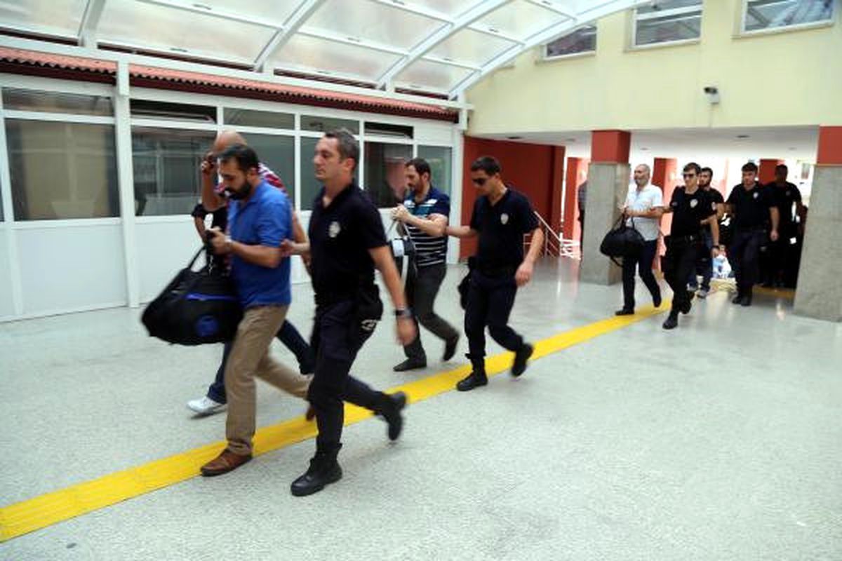 Fetö Şüphelisi 25 Polis Adliyeye Sevk Edildi
