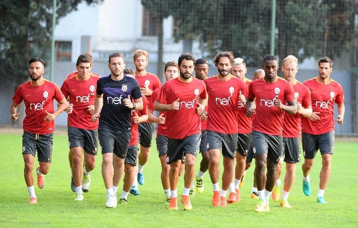 Galatasaray\'da Nigel de Jong İlk Antrenmanına Çıktı