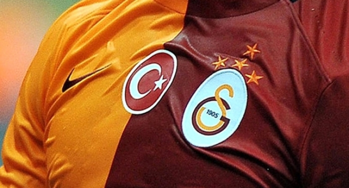 Galatasaray O Futbolcu ile Yollarını Ayırdı!
