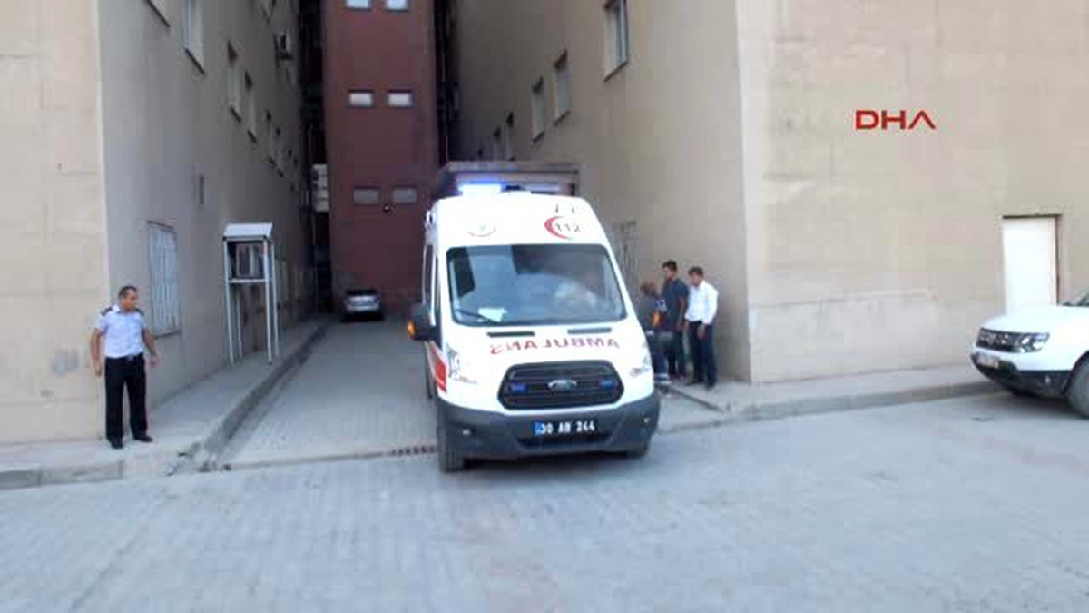 Hakkari Üs Bölgesine Malzeme Götüren Tır\'a PKK Bombası: 1 Ölü, 1 Yaralı