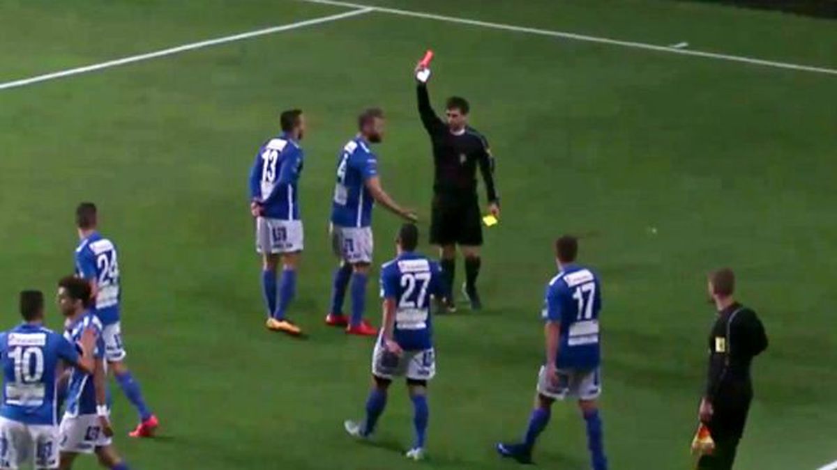 İsveçli Futbolcu, Gol Sevincinde Oyundan Atıldı