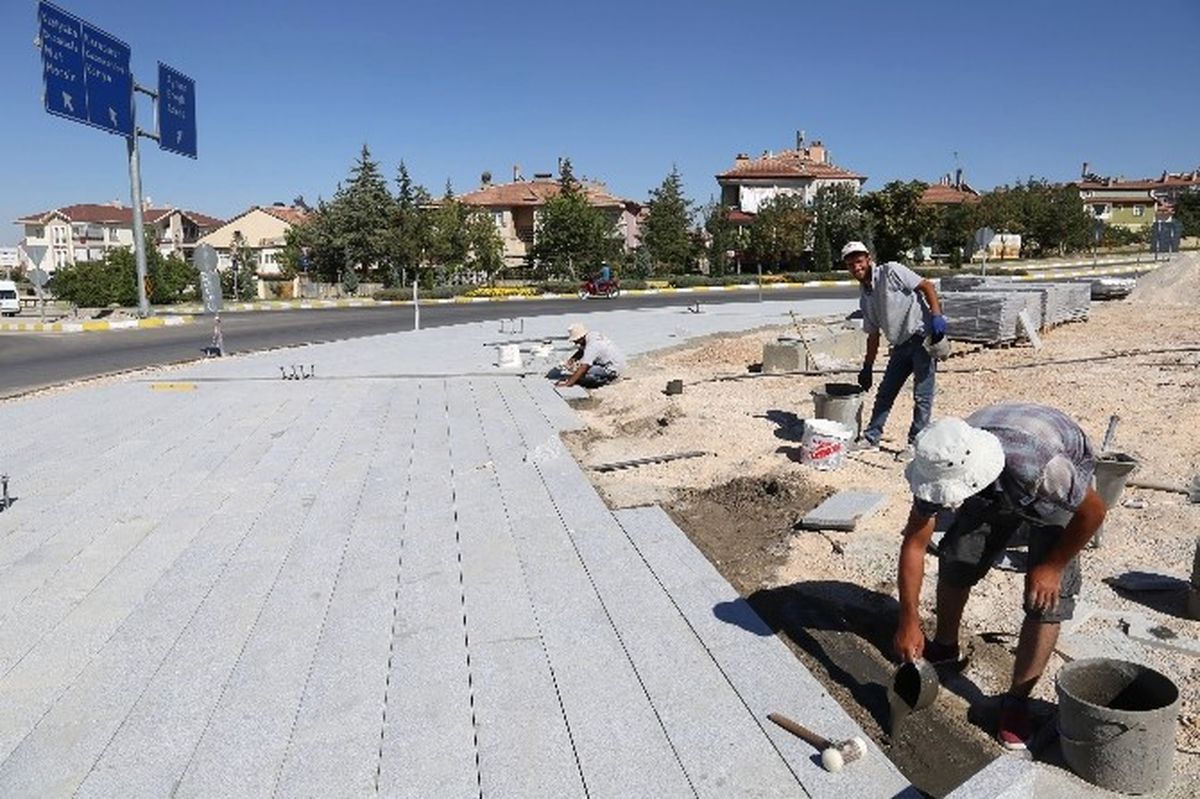 Karaman Belediyesi Ereğli Kavşağına da Ay-yıldız Figürü Koyuyor