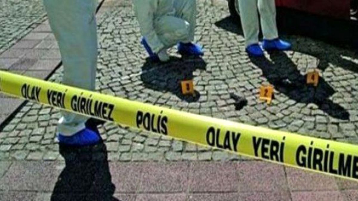 Boşanma Davası Açan Eşini Öldürdü