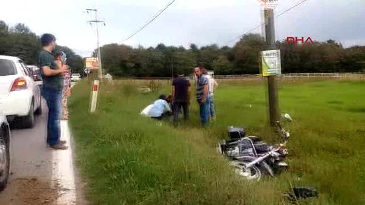 Kocaeli Motosiklet Tarlaya Uçtu: 2 Yaralı