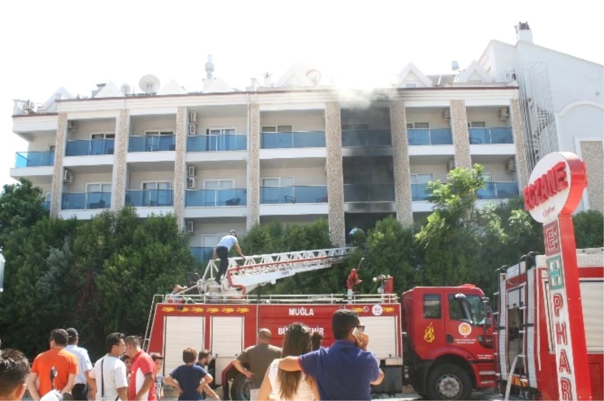 Marmaris\'te Yabancı Turistlerin Kaldığı Otelde Yangın Çıktı