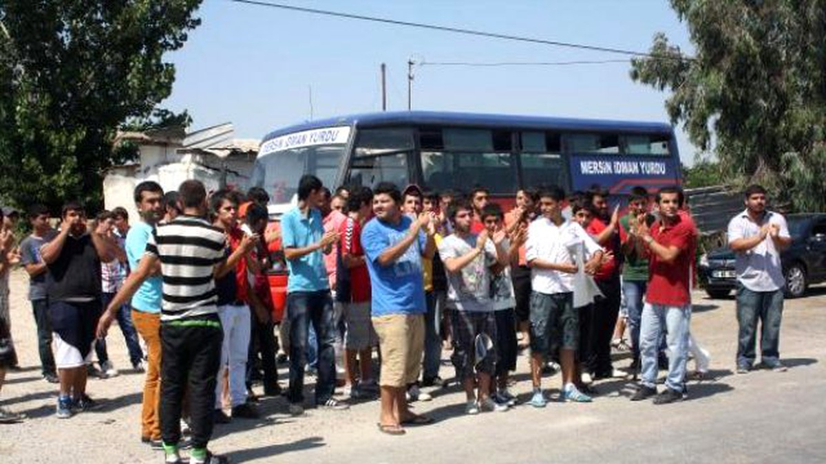 Mersin İdmanyurdu Taraftarlarından Eylem