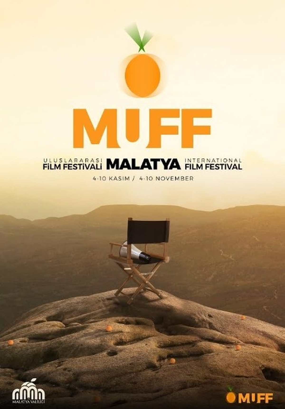 Muff\'tan Sinemaseverlere Kitap Hediyesi