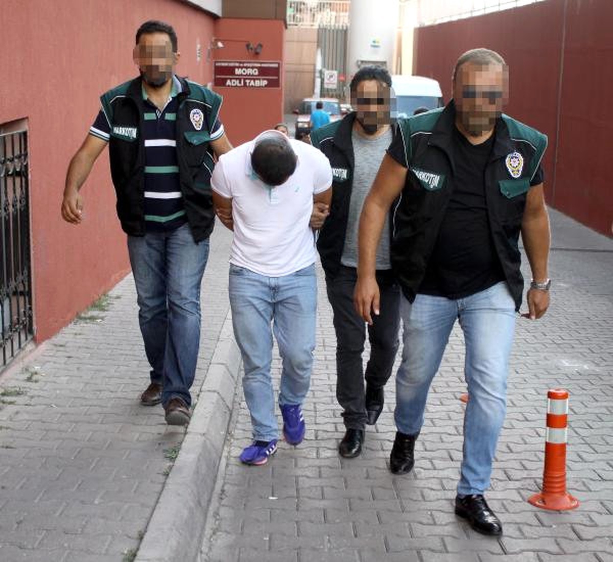 Otomobilin Yakıt Deposunda 18 Kilo Esrar Ele Geçirildi