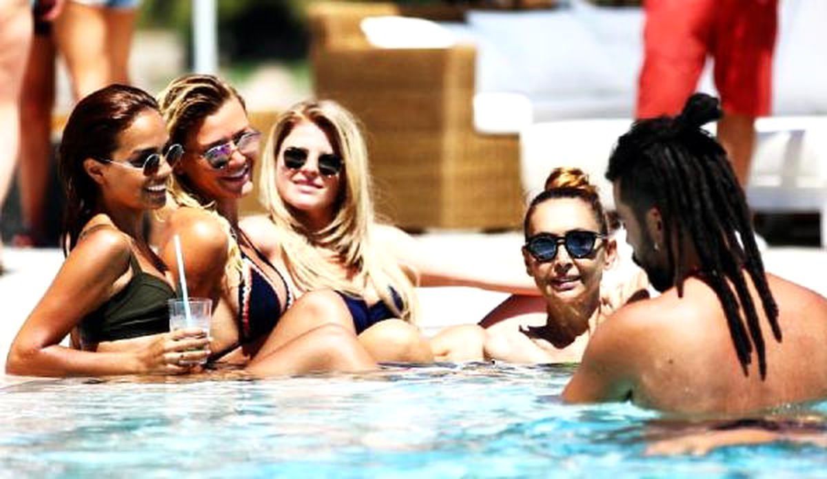 Brezilyalı Dansçılar Bodrum\'u Rio\'ya Çevirdi