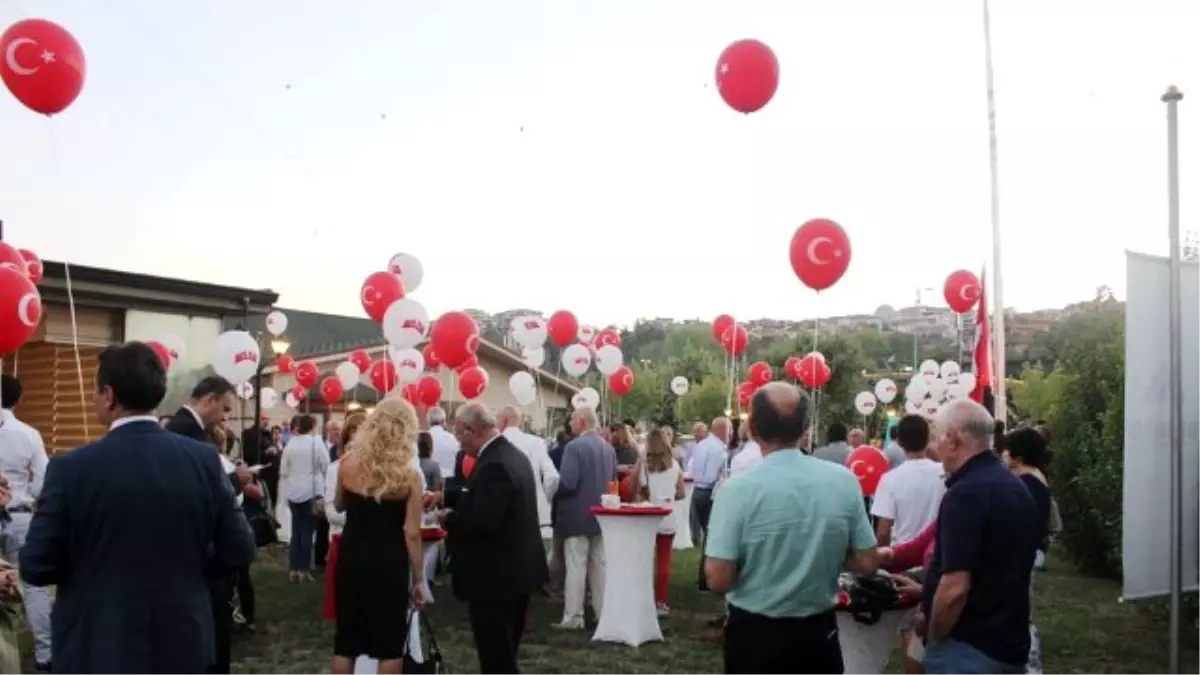 Şanlı Türk Bayrağı Bumiad\'da Göndere Çekildi