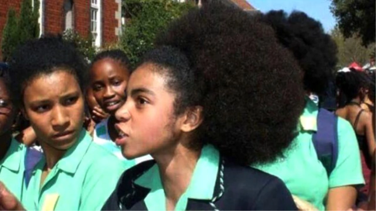 Siyahi Öğrencilerden Saçlarını Düzleştirmeleri İstendi