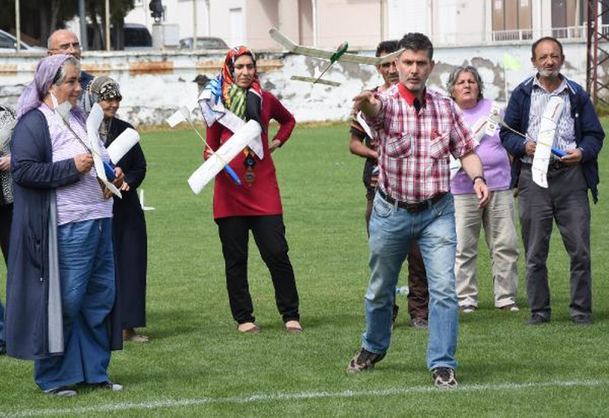 Şizofreni Hastaları Yaptıkları Model Uçakları Uçurdu