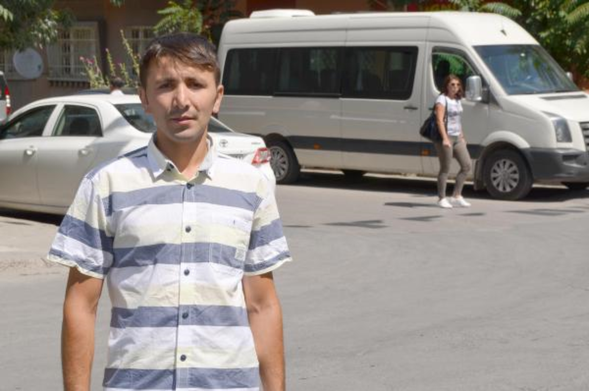 Sokak Sokak Kaybettiği Bisikletini Arıyor