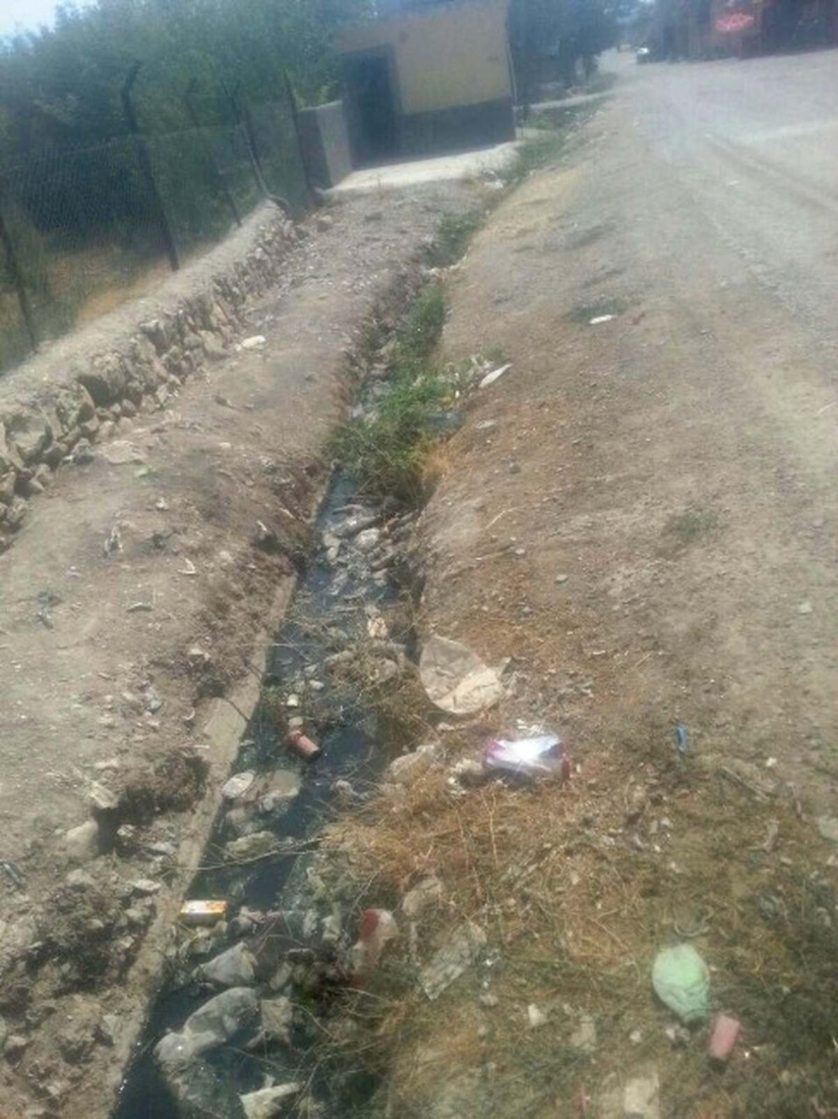 Taziye Evi Spor Tesisinin Kurulduğu Mahalleden Yol, Su ve Kanalizasyon Şikayeti