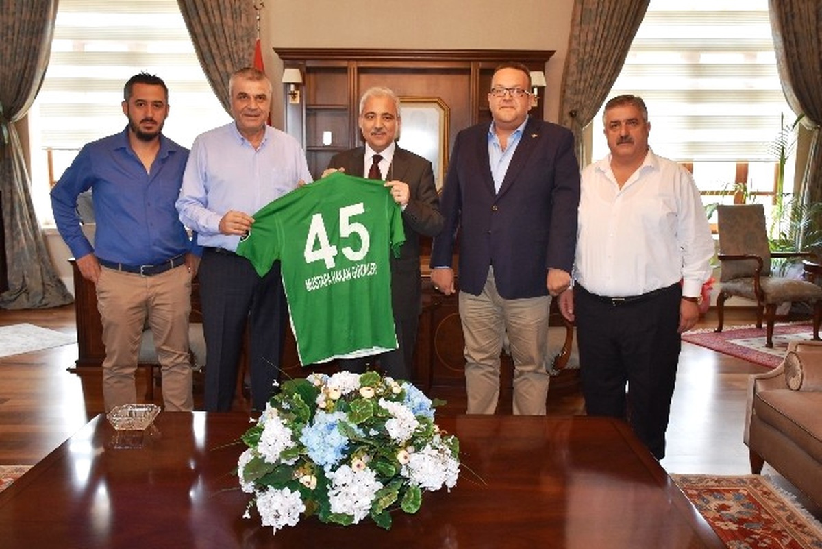 Vali Güvençer Akhisar Belediyespor\'a Başarılar Diledi