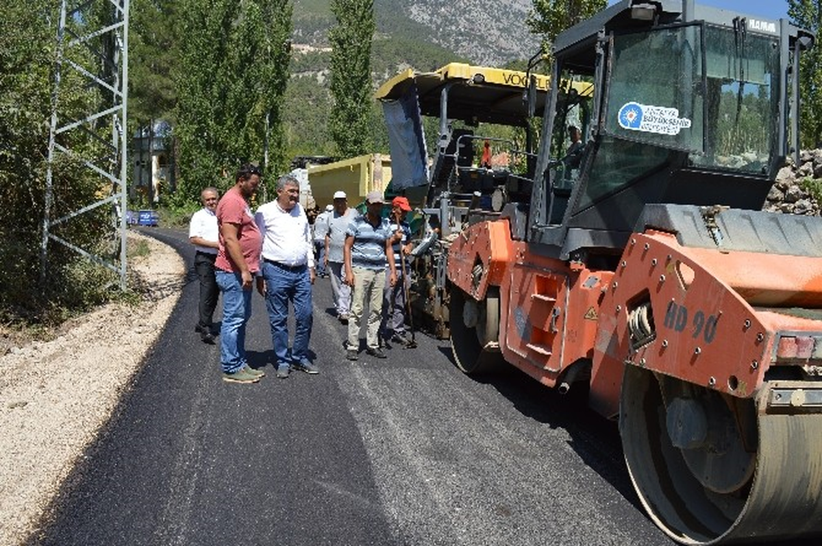 Yarbaşçandır\'a Sıcak Asfalt