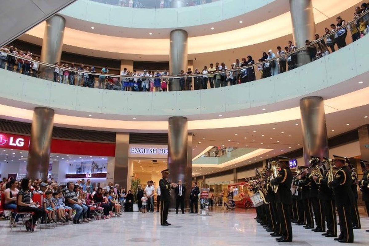 Zaferin Şehrinde Zafer Marşları