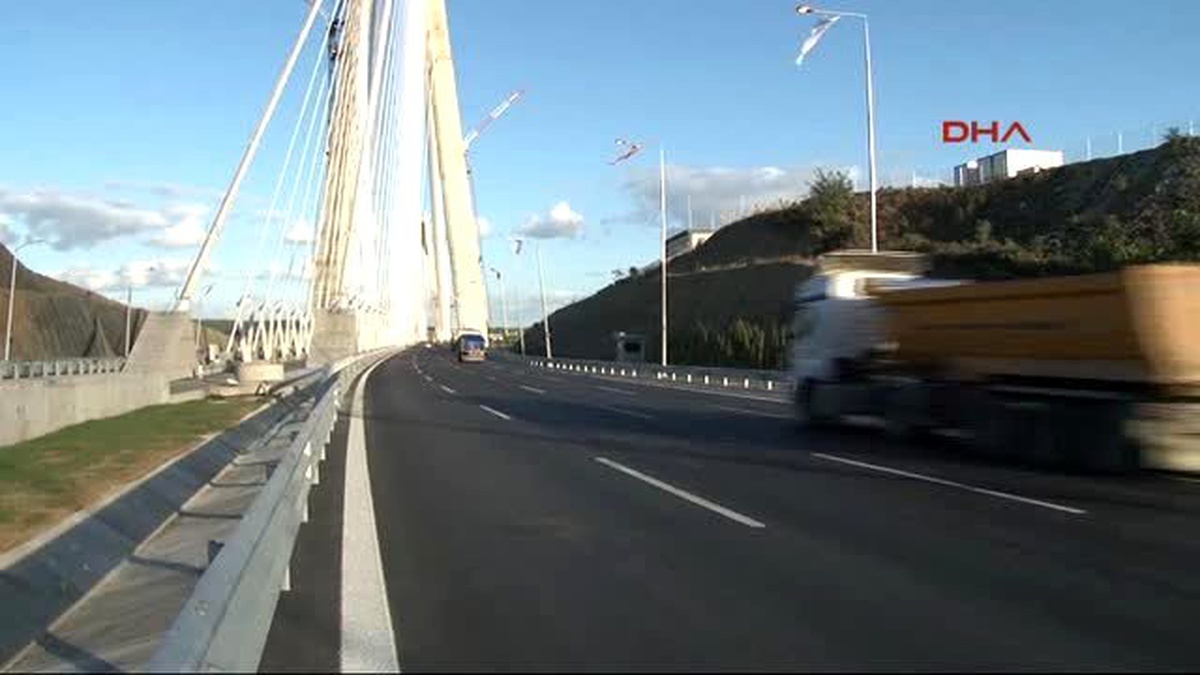1-İlk Ücretli Gününde Yavuz Sultan Selim Köprüsü\'nden Trafik Görüntüleri